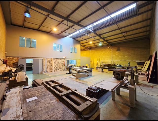 637M² WAREHOUSE TO LET IN KYA SANDS
